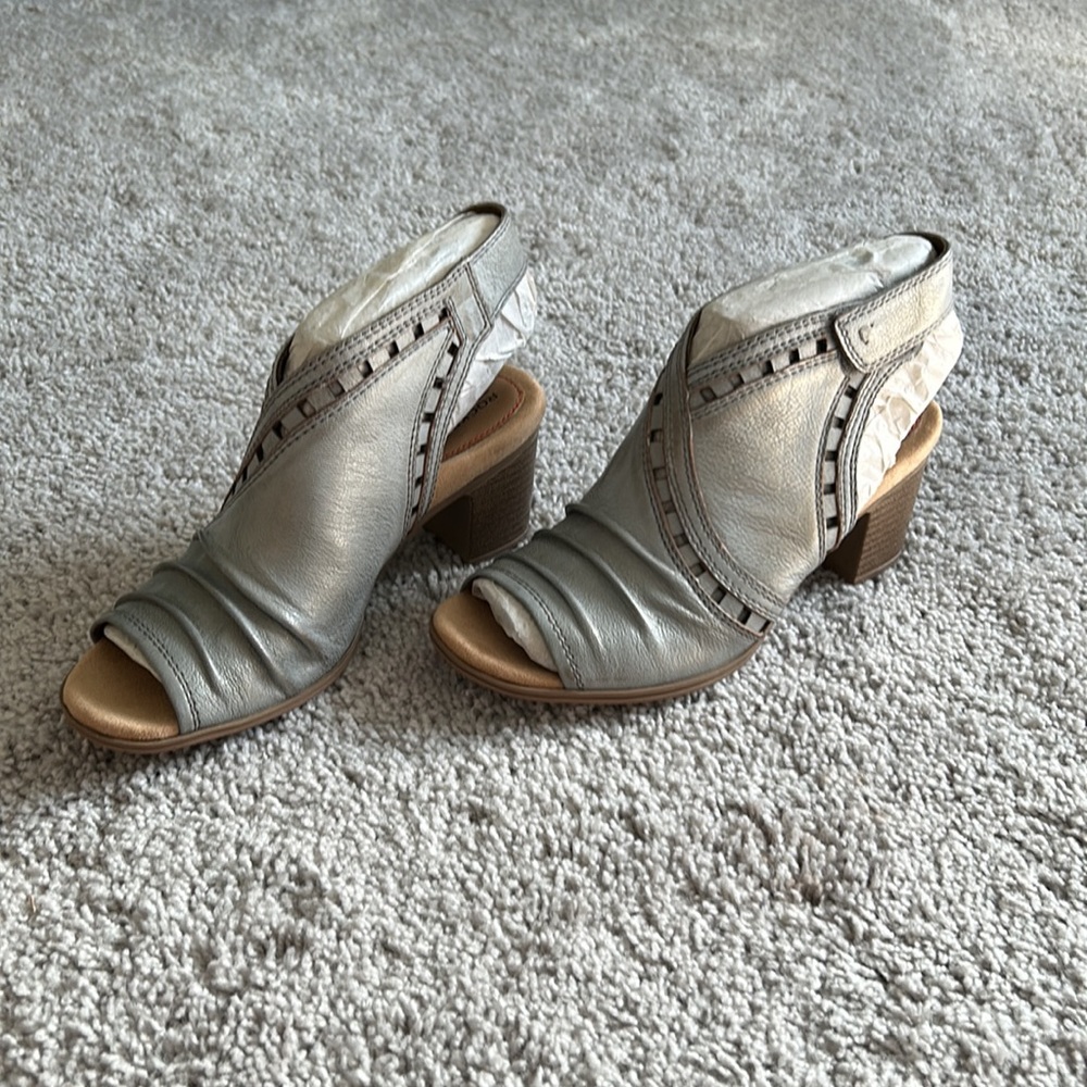 Rockport Hattie sandal size 7.5 NIB
